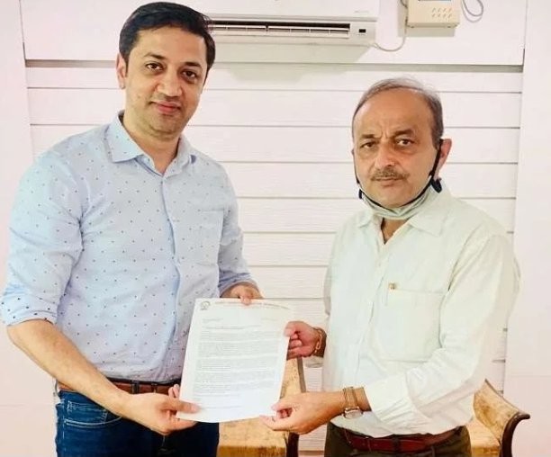 Read more about the article हंसराज स्टेडियम में कैंटीन बनाने के लिए विधायक बेरी ने मंजूर किए 5 लाख रुपये