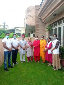 Read more about the article दिव्य ज्योति जाग्रति संस्थान द्वारा विश्व प्रकृति संरक्षण दिवस के अवसर पर मास्टर मोता सिंह नगर में घर घर में तुलसी के पौधों का वितरण किया