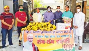 Read more about the article अनाथालय में भाजपा कार्यकर्ताओं ने मनाया प्रधानमंत्री नरेंद्र मोदी का जन्मदिन