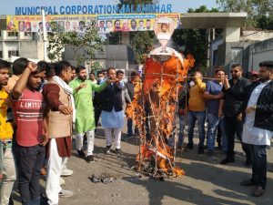 Read more about the article भाजपा युवा मोर्चा ने चन्नी सरकार का पुतला फूंक