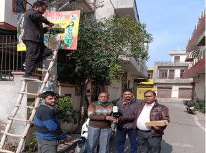 Read more about the article वार्ड-16 में दीनानाथ प्रधान ने LED लाइटें लगवाने का काम शुरू करवाया, लोगों ने MLA राजिंदर बेरी का किया धन्यवाद