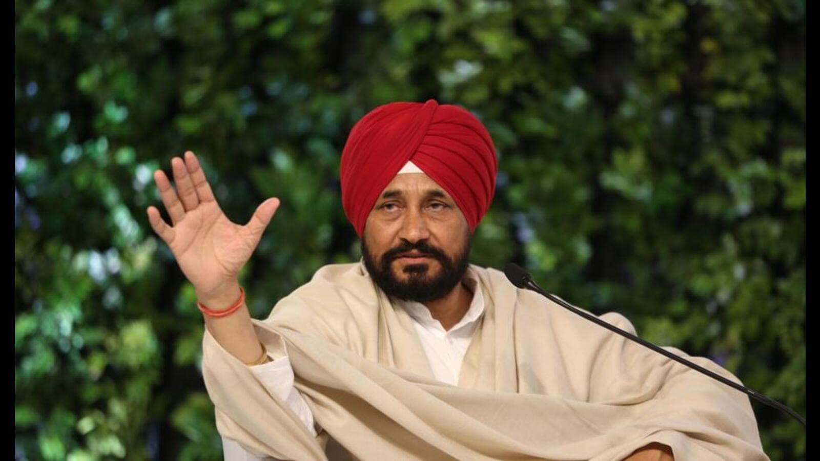 Read more about the article पूर्व CM चरणजीत चन्नी की बढ़ीं मुश्किलें, ED ने भेजा समन