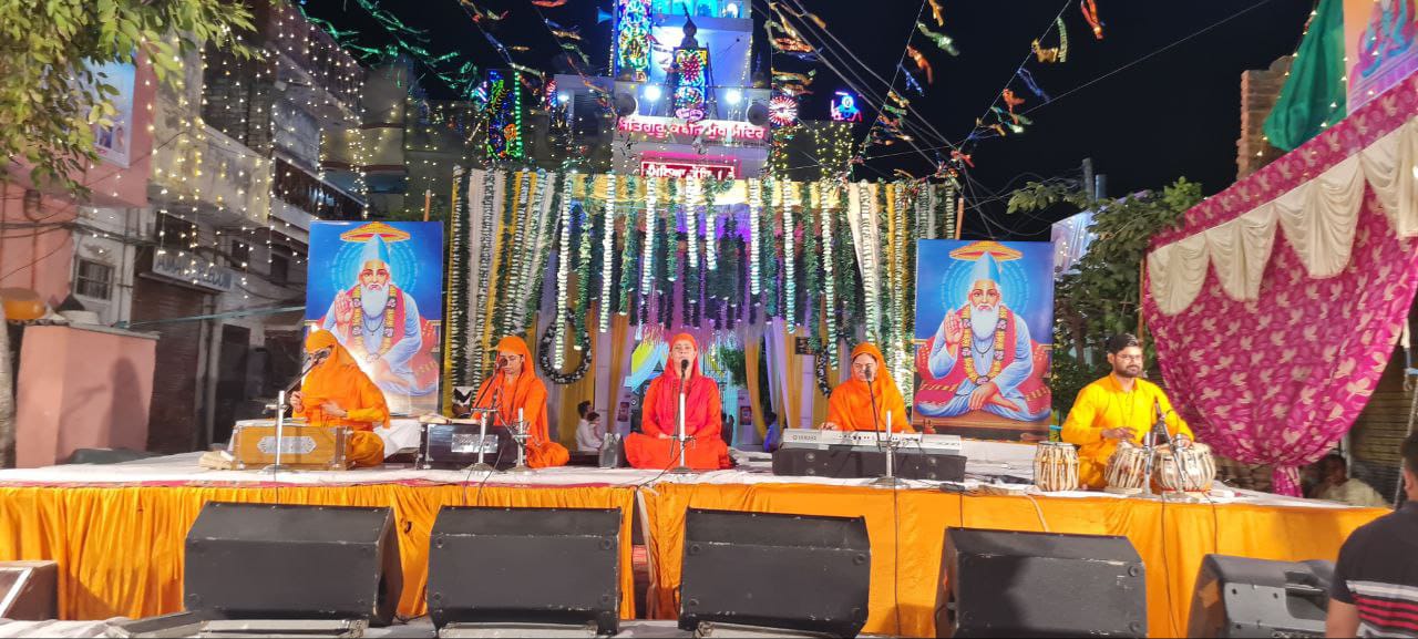 Read more about the article दिव्य ज्योति जाग्रति संस्थान की ओर से कबीर जयंती पर भर्गो कैंप नकोदर रोड जालंधर में कार्यक्रम का आयोजन किया गया