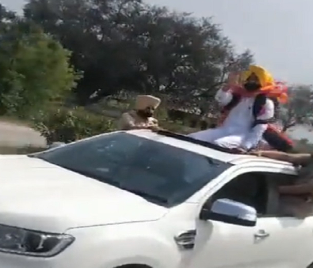 Read more about the article चलती गाड़ी में पंजाब के मंत्री जी का जानलेवा Stunt, सोशल मीडिया पर हो रहा वायरल