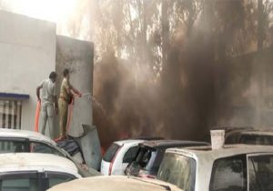 Read more about the article पुलिस थाने में लगी भयानक आग, वाहन जल कर हुए राख