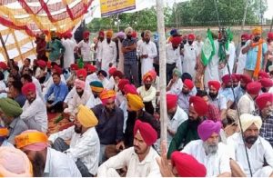 Read more about the article पी. ए. पी. चौंक में जोहल अस्पताल के खिलाफ धरना, जनता परेशान, लगा है लंबा जाम