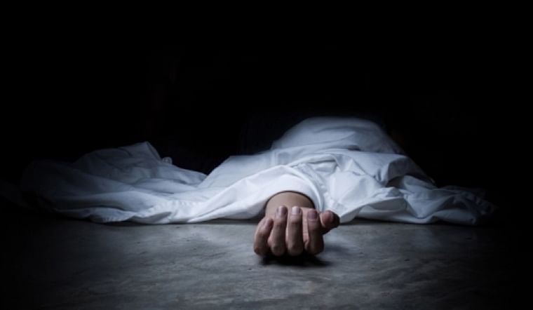 Read more about the article मंदिर के तालाब में तैरती मिली लाश, जांच में जुटी पुलिस