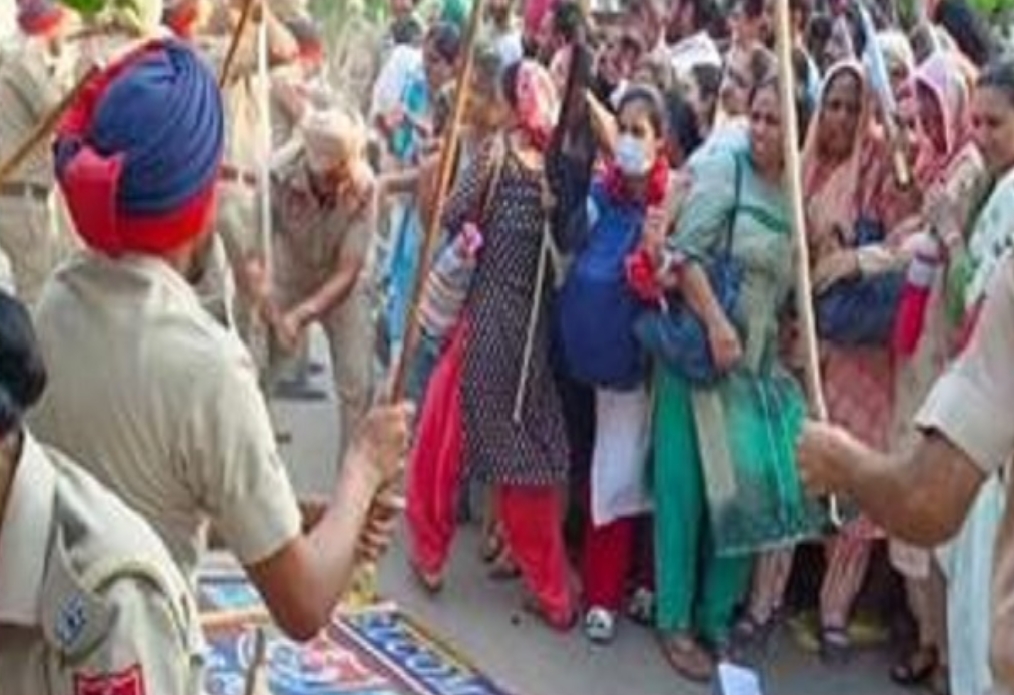 You are currently viewing शिक्षा मंत्री आवास पर सहायक प्रोफेसरों का प्रदर्शन, पुलिस ने बेरहमी से किया लाठीचार्ज