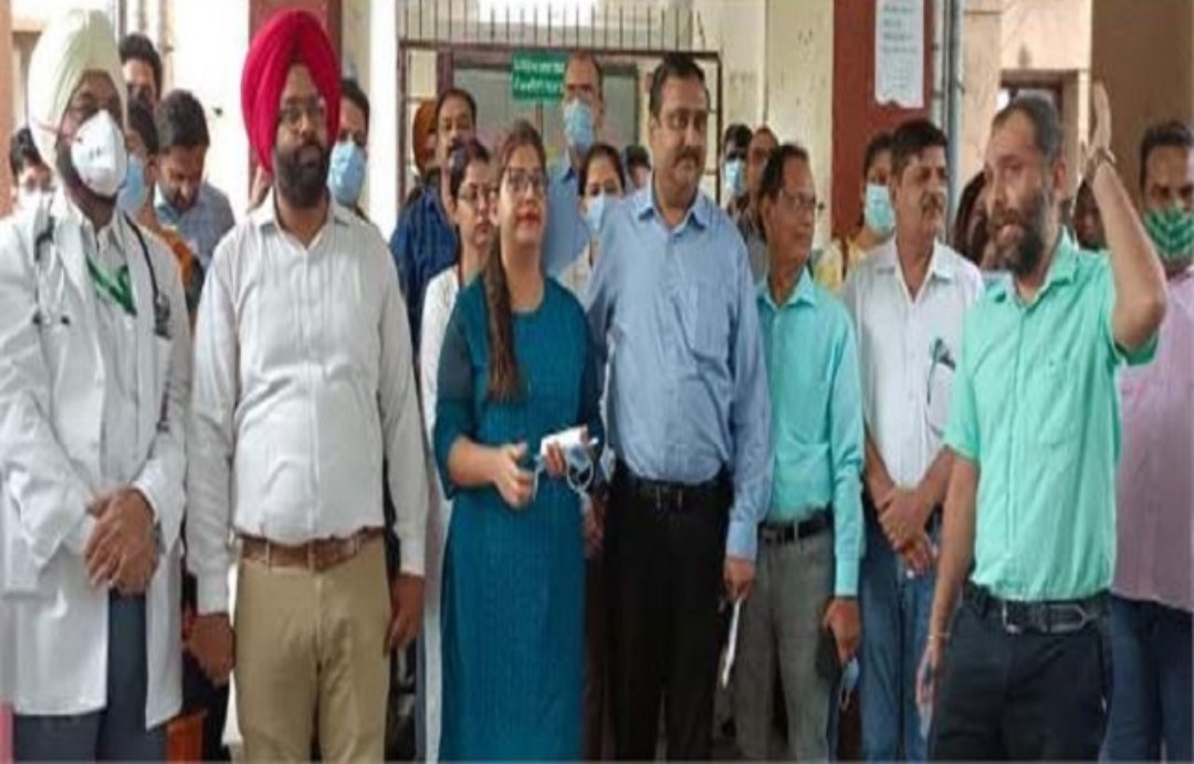 You are currently viewing MLA अंगुराल के भाई द्वारा की गई बदसलूकी का मामला, डाक्टरों ने की यह मांग