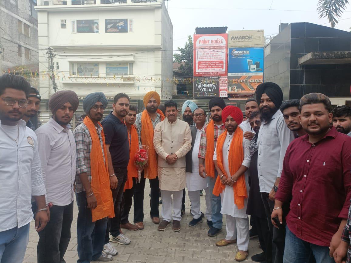 You are currently viewing MLA रमन अरोड़ा व वार्ड इंचार्ज दीनानाथ प्रधान की मौजूदगी में GNDU के छात्र संगठन की नियुक्ति, एरिक बने प्रधान