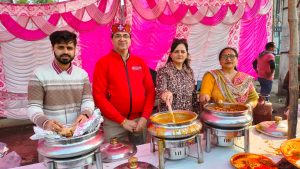 Read more about the article समाज सेवा में के डी कालिया फाउंडेशन की ओर से स्वर्गीय लवल कालिया के जन्मदिन पर विशाल लंगर का आयोजन किया गया