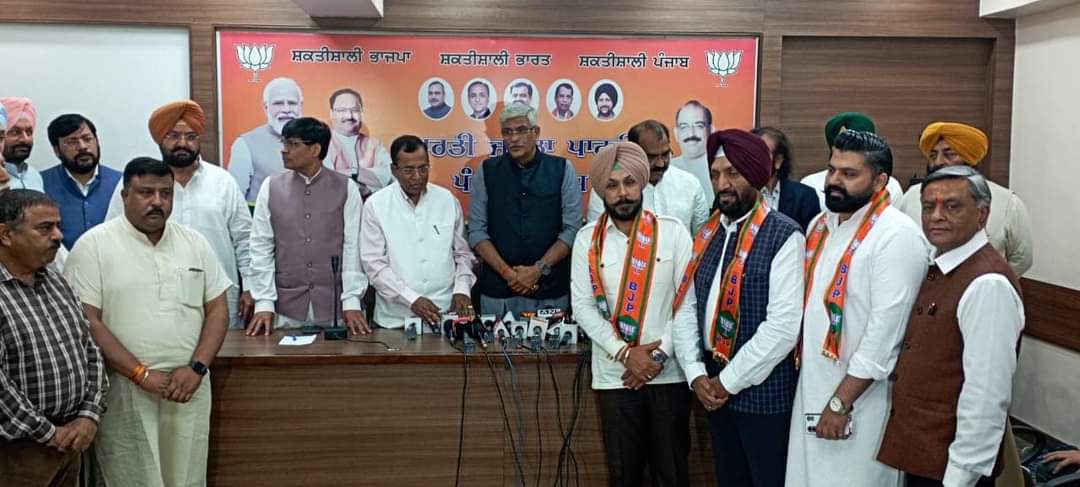 Read more about the article भाजपा के विजय रथ पर सवार हुए जालंधर के पूर्व डी सी पी रजिंदर सिंह, जालंधर लोकसभा के उपचुनाव सीट हेतु प्रबल दावेदार :