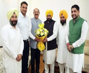 Read more about the article पिता चुन्नी लाल के आरोप पर भड़के AAP में शामिल हुए महिंद्र भगत
