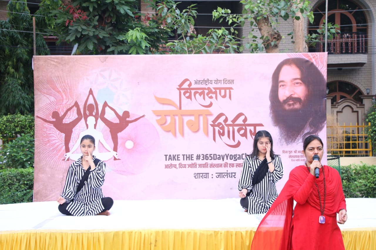 You are currently viewing दिव्य ज्योति जाग्रति संस्थान द्वारा मोता सिंह नगर पार्क में विलक्षण योग शिविर करवाया गया।