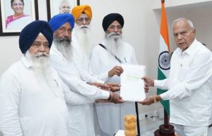 Read more about the article Breaking: पंजाब राज्यपाल से मिला SGPC का प्रतिनिधिमंडल, की ये मांग
