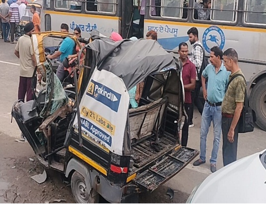 Read more about the article जालन्धर में भयानक सड़क हादसे में ऑटो चालक की मौत, शव देख परिवार का हाल-बेहाल