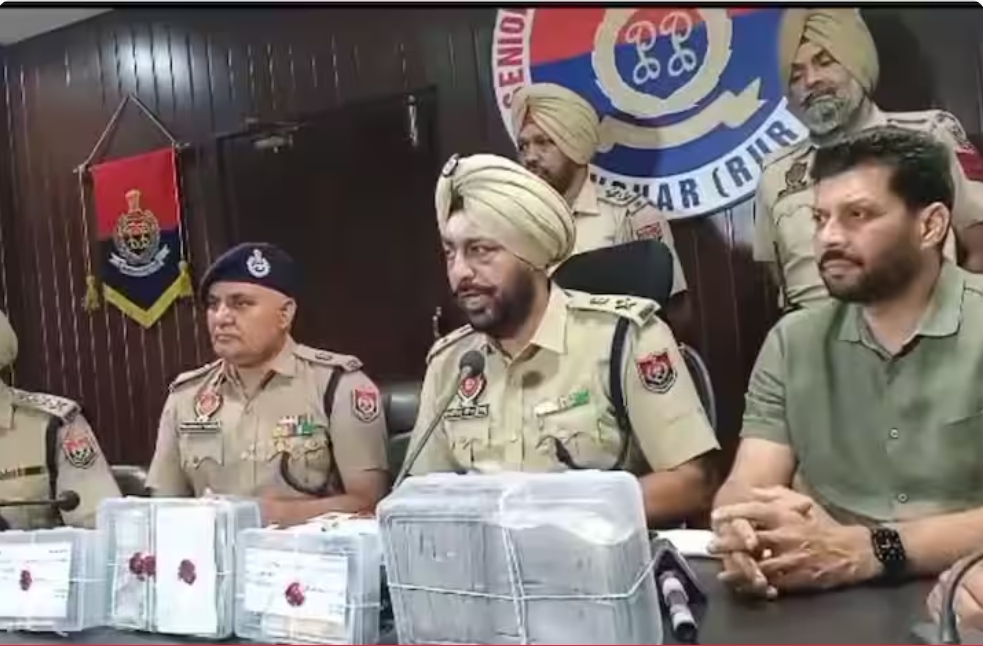 Read more about the article ਫਿਲੌਰ ਪੁਲਿਸ ਨੇ ਟੋਲ ਪਲਾਜ਼ਾ ਦੇ ਮੈਨੇਜਰ ਨਾਲ ਲੁੱਟਖੋਹ ਕਰਨ ਵਾਲੇ 4 ਦੋਸ਼ੀਆਂ ਨੂੰ 15,34,500 ਰੁਪਏ ਸਮੇਤ ਕੀਤਾ ਕਾਬੂ
