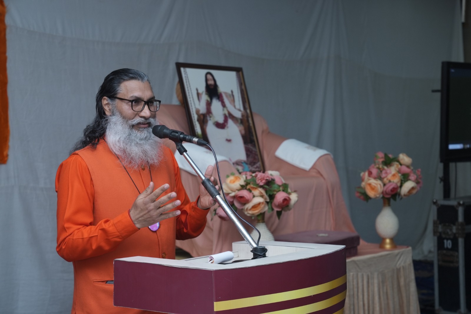 You are currently viewing दिव्य ज्योति जाग्रति संस्थान में पौधे लगाने को लेकर एक सभा की गई