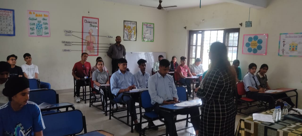 Read more about the article पायनियर इंटरनेशनल पब्लिक स्कूल (रुड़का कलां) ने विद्यार्थियों के लिए शैक्षिक करियर काउंसलिंग का आयोजन किया