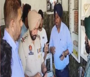 Read more about the article पंजाब में दिन दिहाड़े लूट की बड़ी वारदात, Gun Point पर ज्यूलर से लूट