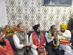 Read more about the article जालंधर में वार्ड नं 20 से AAP को लगा झटका, दीनानाथ प्रधान हुए कांग्रेस में शामिल, राजिंदर बेरी व चन्नी ने ज्वाइन करवाई कांग्रेस
